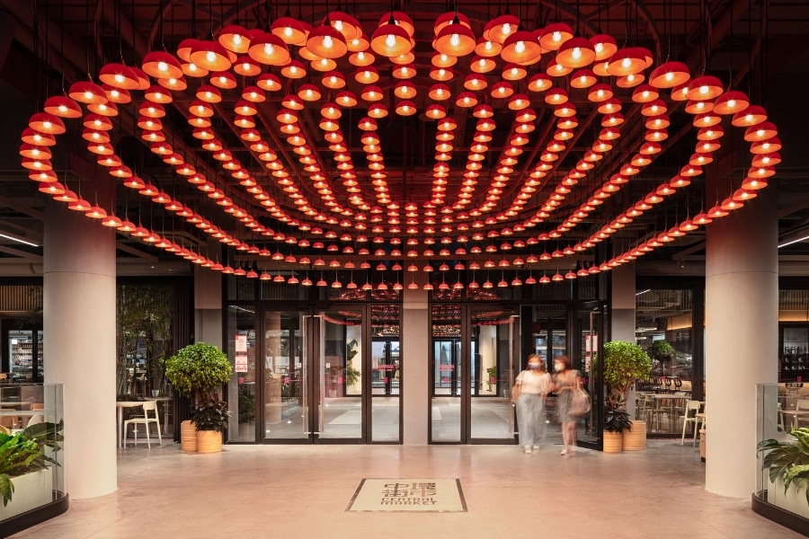 the retro red lanterns decorations at the entrance of central market