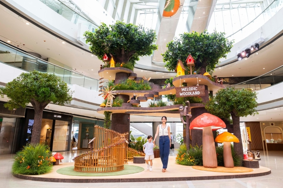 ifc hong kong atrium summer display