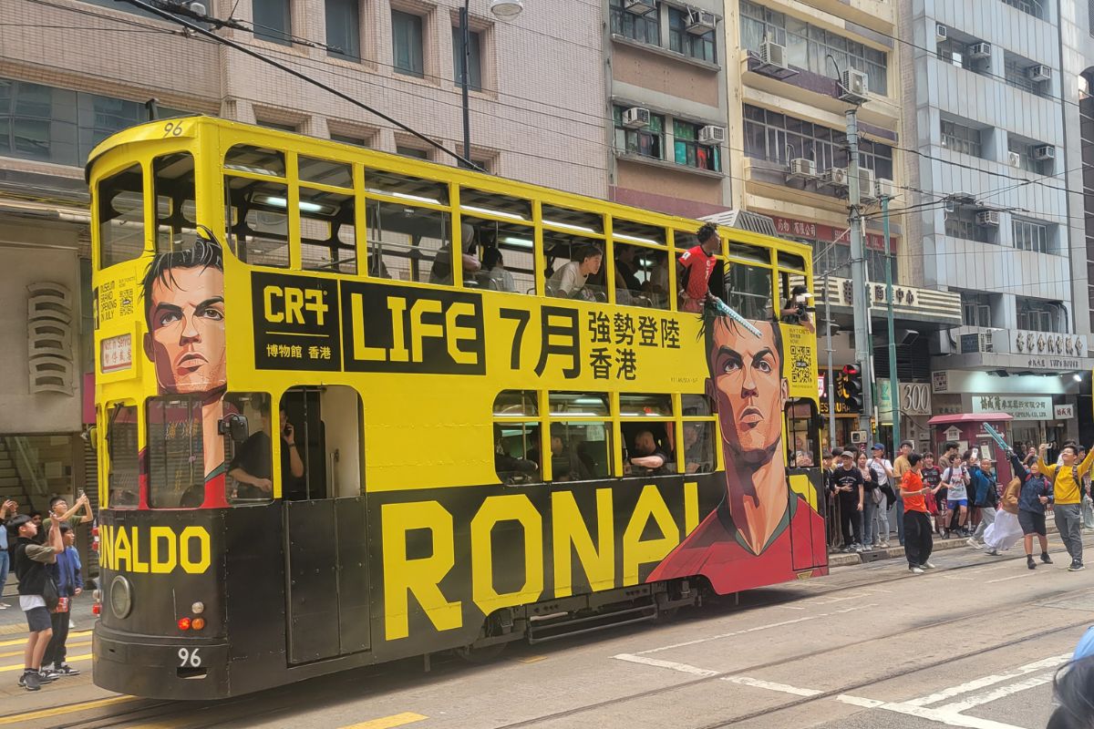 ishowspeed riding-cristiano ronaldo tram in hong kong