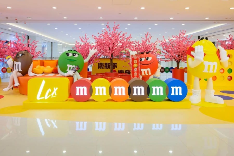 the m&m's characters at chinese new year display at lcx in tsim sha tsui