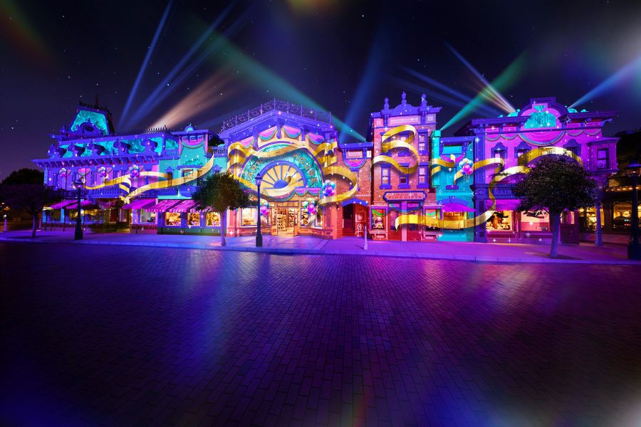"Momentous: Party in the Night Sky!" ends each day with fireworks, drones and magical Disney scenes. (Hong Kong Disneyland)