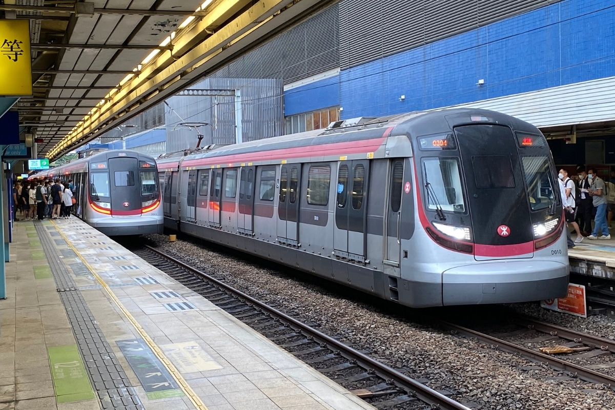 mtr kmb may allow passengers to travel with pets