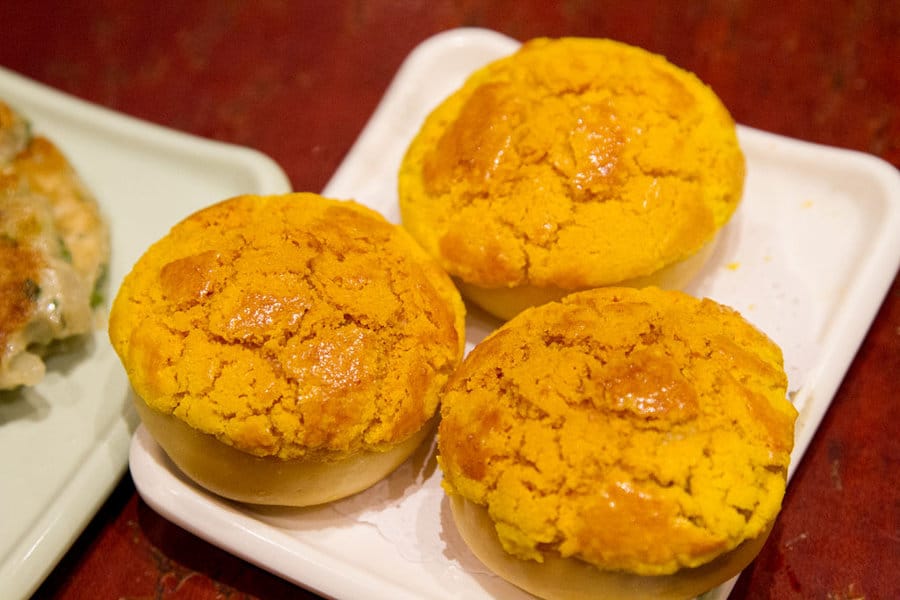 pineapple buns hong kong street food