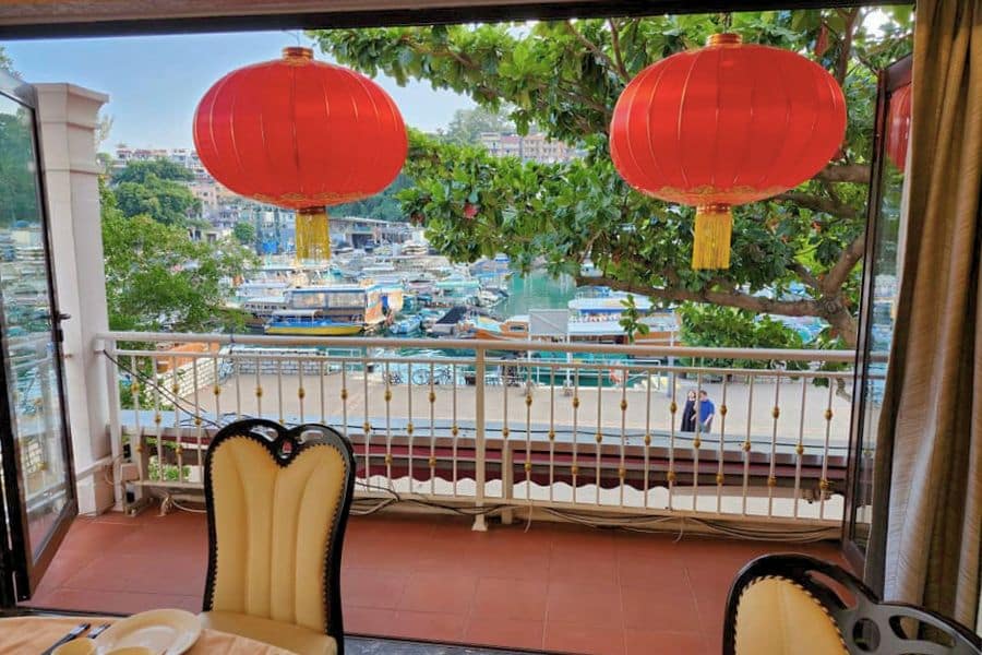 the dining area of sing kee seafood restaurant in sai kung overlooks the sai kung pier