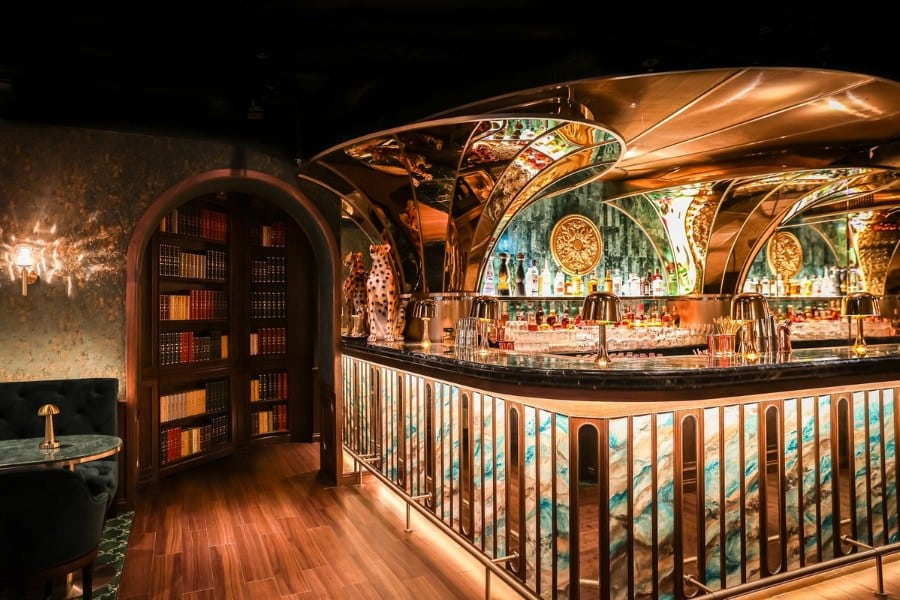 the bar of the stage in wan chai