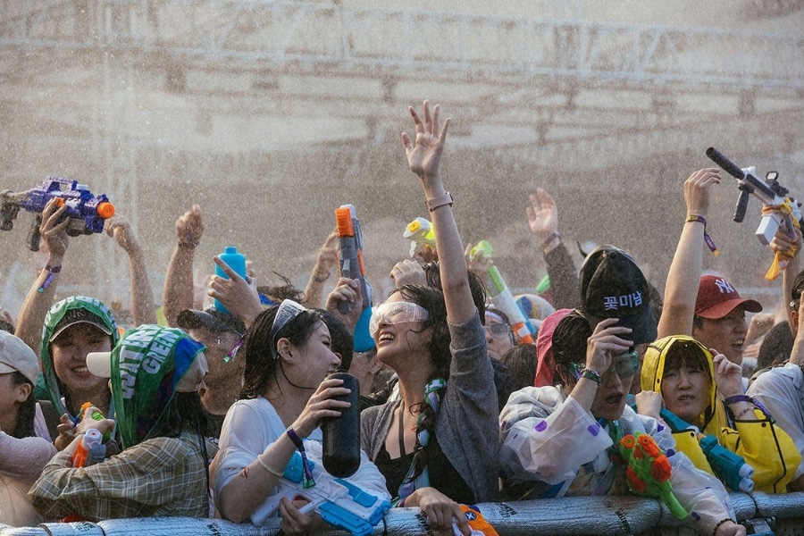 the crowd at waterbomb