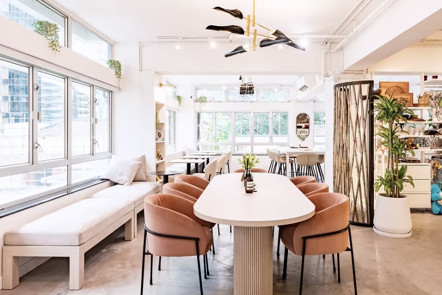 the women's lounge at women of hong kong center in central